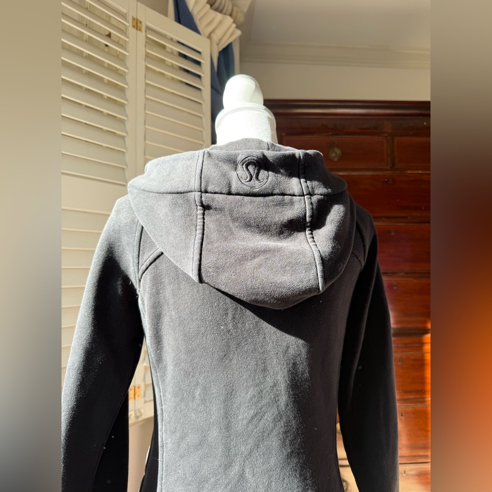 Lululemon Scuba Hoodie *Light Cotton Fleece
Black size 6 - Picture 5 of 9